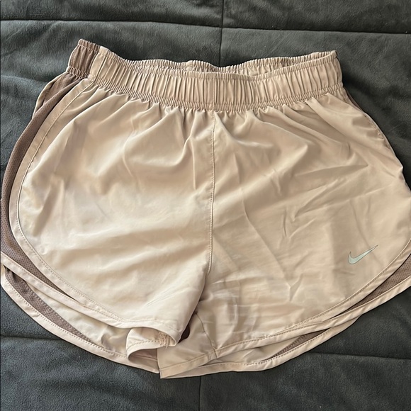 Nike Multi-Color Shorts Set - Picture 4 of 6